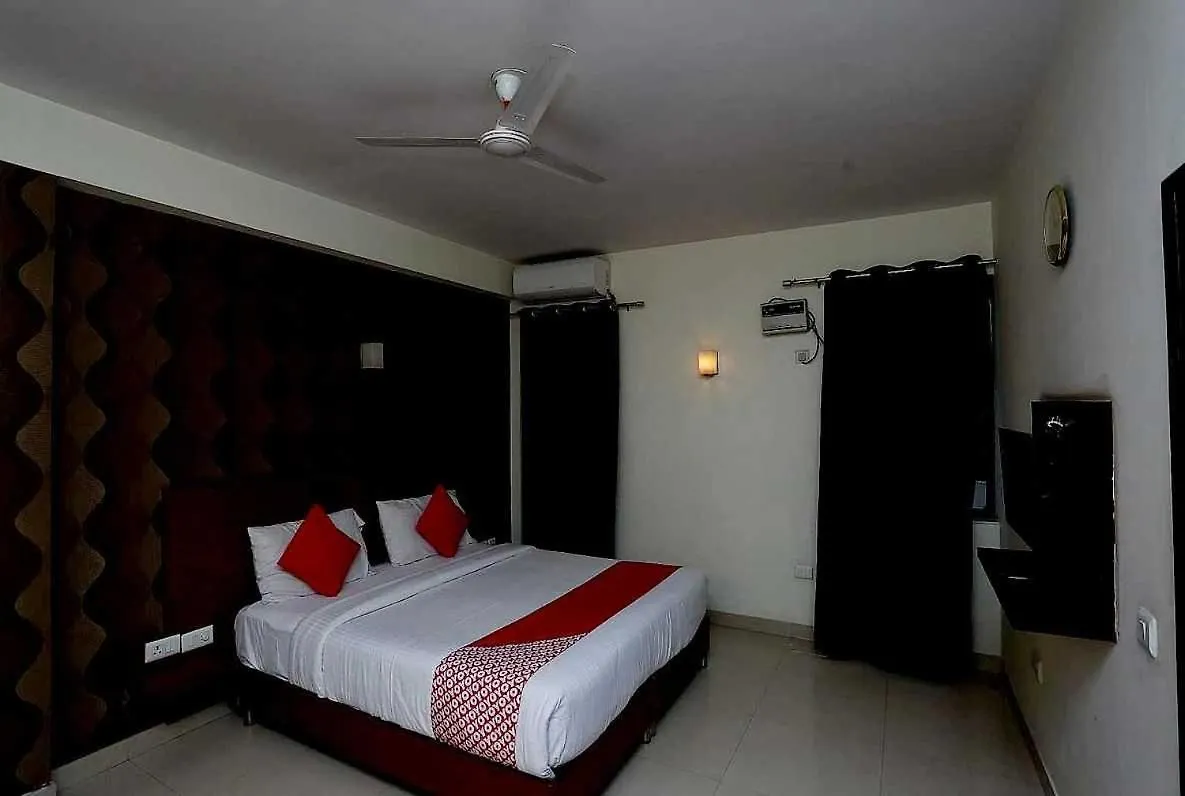 ***  Collection O Himalaya Hotel Gurgaon India